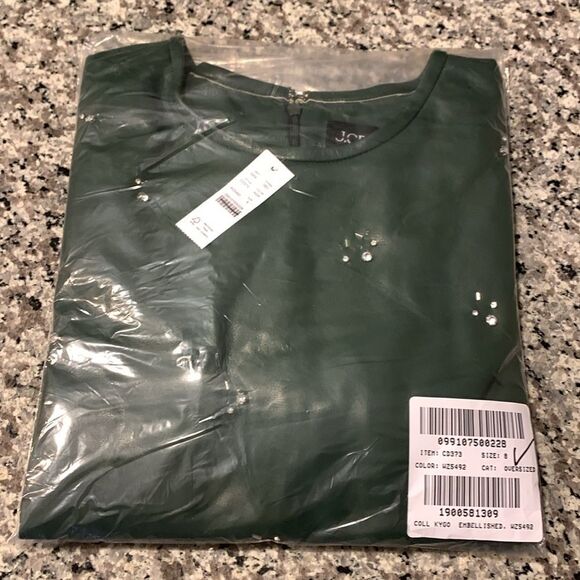 Elegant Green Faux Leather Dress - Picture 5 of 8